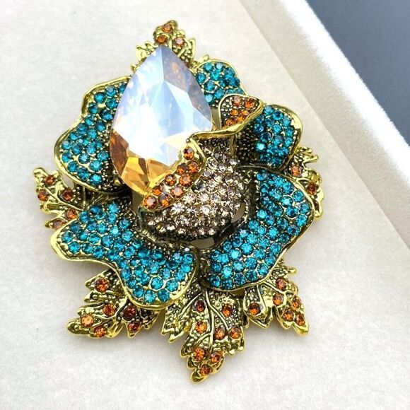 Yellow Gold with Topaz and Aquamarine Crystal Corsage Flower Pin Back Brooch - Picture 5 of 11